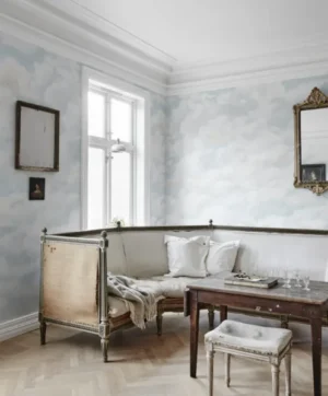 tapeet-sandberg-64606_interior3-497x600-1.webp 646-06 Himmel light blue