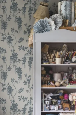 tapeet-sandberg-83356_interior1-400x600-1.webp 833-56 Hedvig Petrol